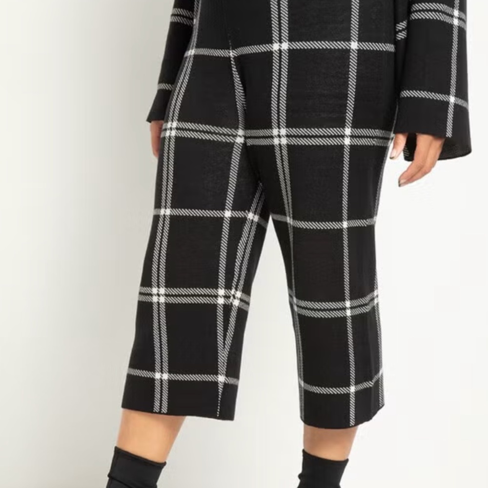 Cropped Wide Leg Sweater Pant
